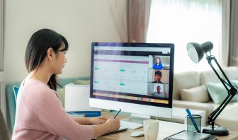 lam-viec-tu-xa-tai-nha