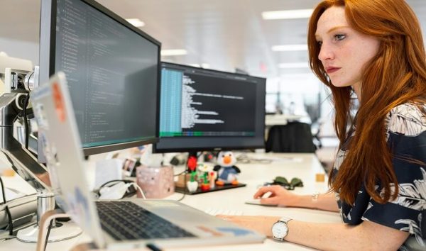 Công việc freelancer là gì? Nghề IT hiện đang khát nhân lực nhất